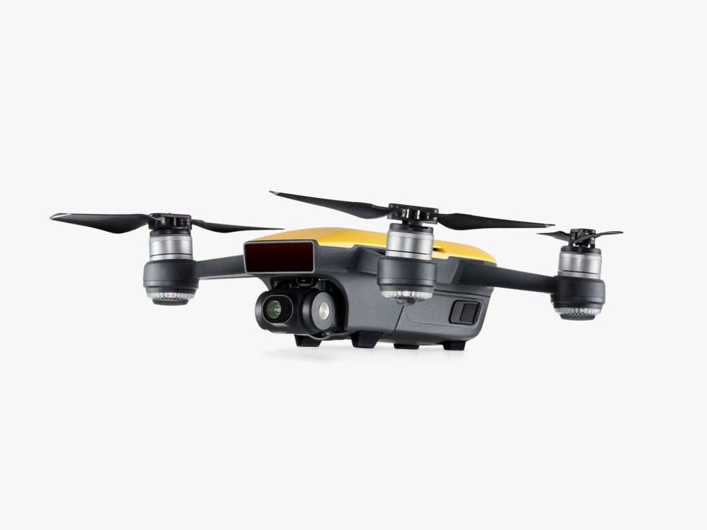 Lommedronen du kan styre med håndbevægelser 4 DJI Spark Sunrise Yellow Side