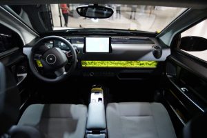 Her er bilen du kan køre til og fra arbejde kun ved hjælp af solenergi: Sion 2 Sono Motors Sion reveal 4 889x593