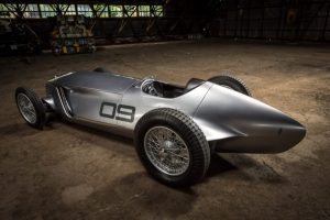 Prototype 9 er en retro racer med en Nissan Leaf indeni 7 INFINITI Prototype 9 13 889x592