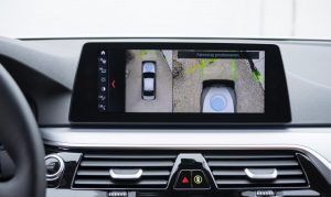 BMW er klar med trådløs opladning til elbilen 4 BMW 530e Wireless Charging 0006 1020x610