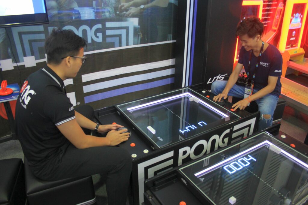 Selvkørende biler og smart legetøj på CES ASIA 5 PONG