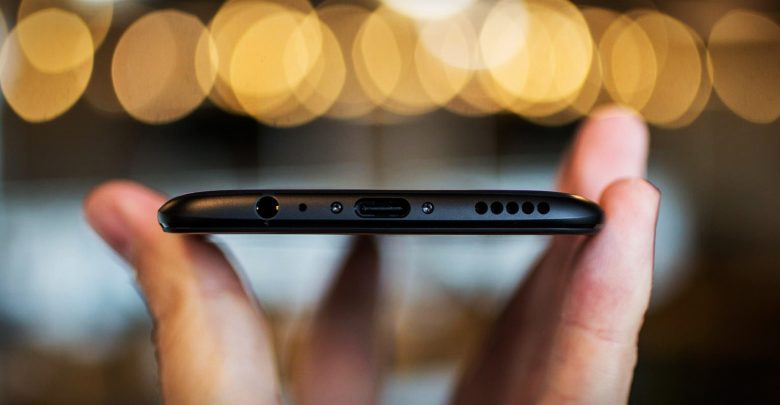 OnePlus opgiver hovedtelefonstikket