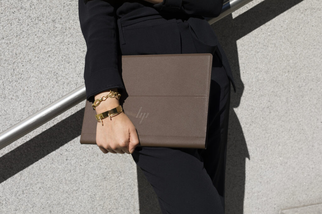 HP Spectre Folio 7 20180613 07 On The Go Godzilla A 0521