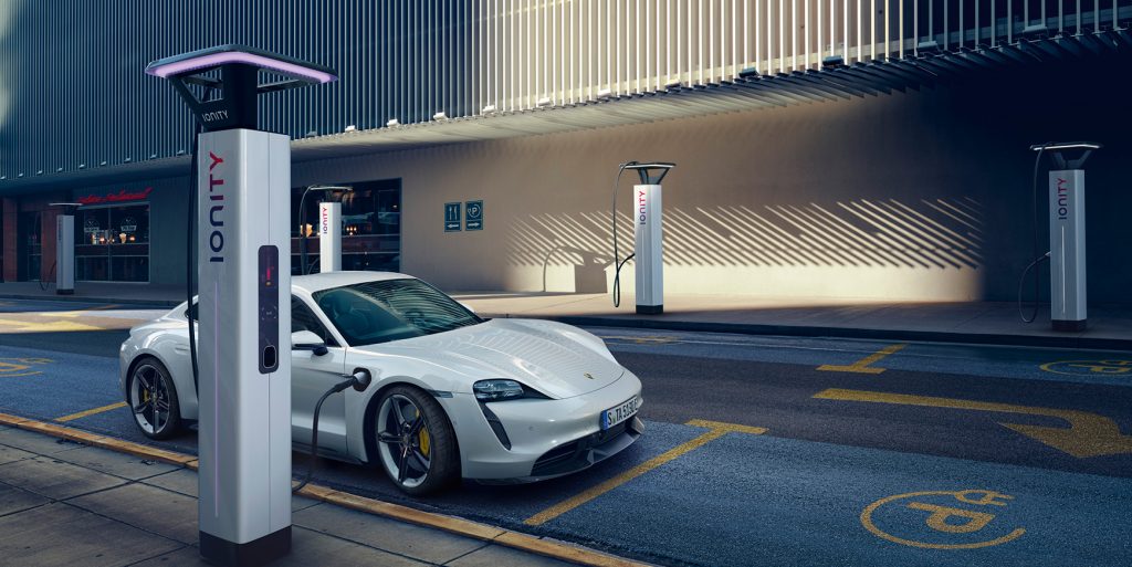 Porsche Taycan lanceret: kører 450 km på en opladning 3 Porsche Taycan