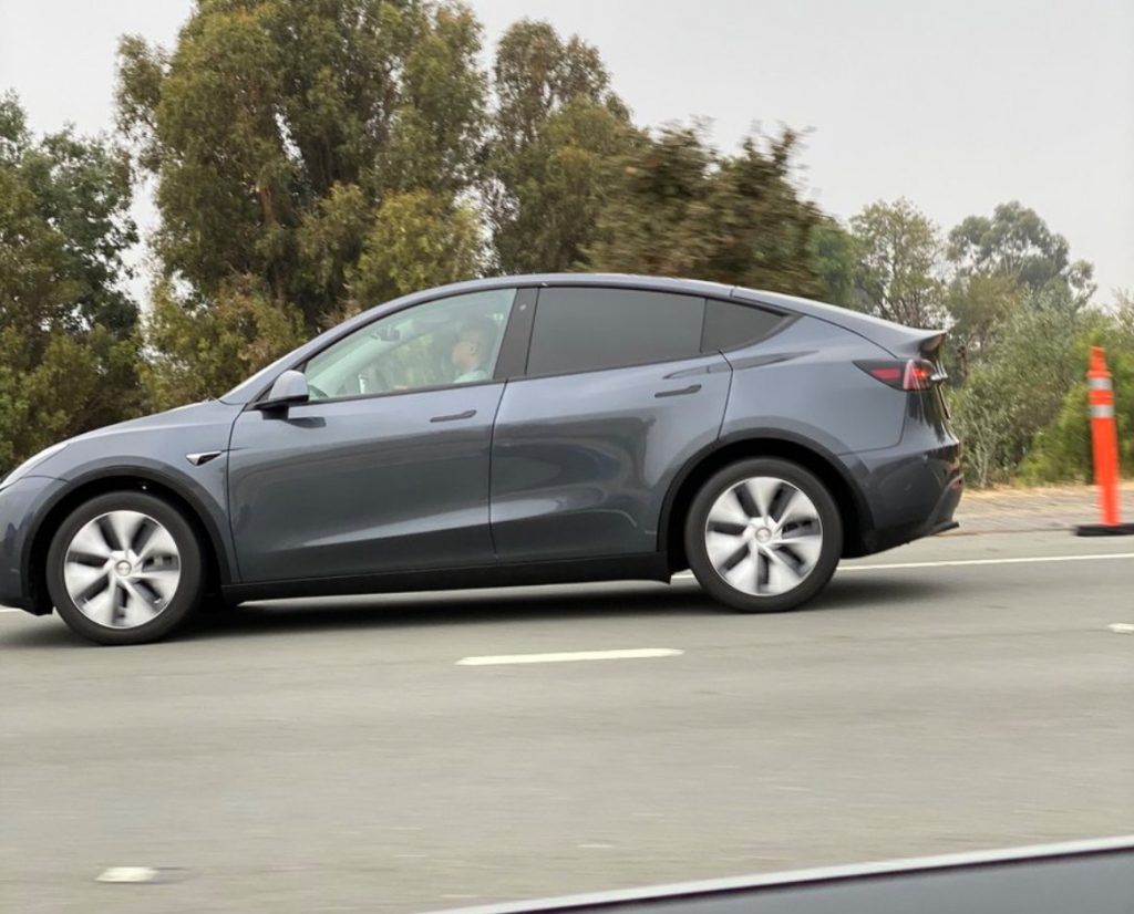 Tesla Model Y prototyper spottet på gaden 2 Tesla Model Y