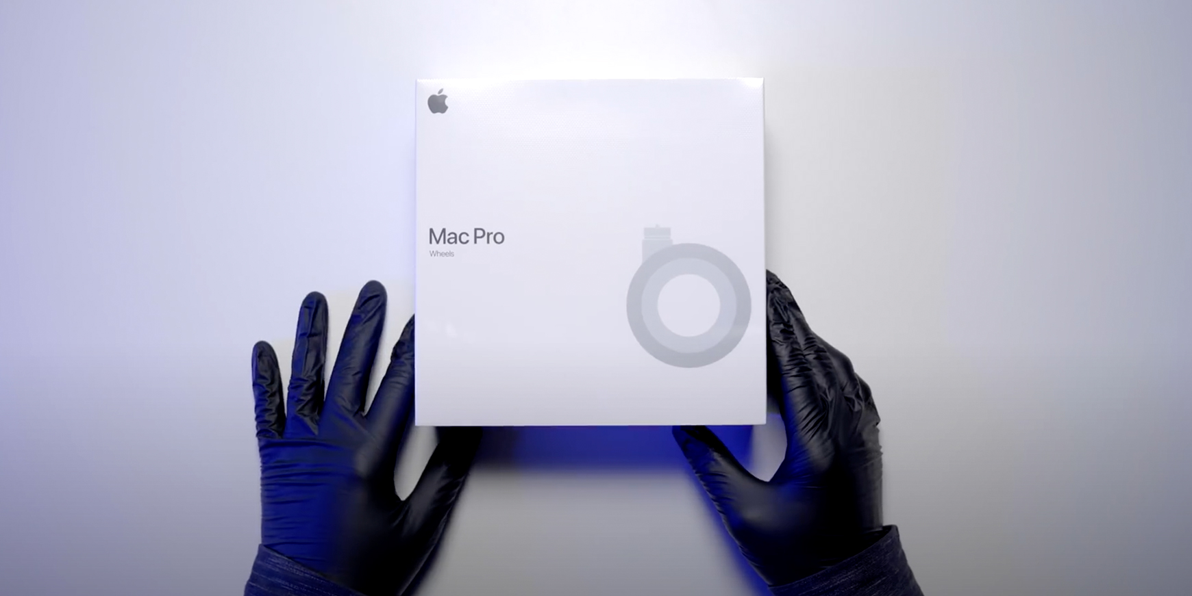Ustyrlig morsom unbox-video med Apples 3.600 kroners metalhjul 2 Mac Pro