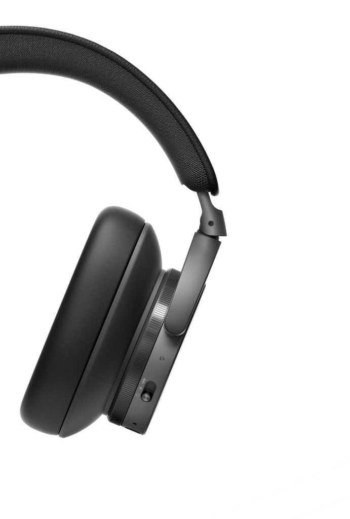 95 års historie samlet i Beoplay H95 3 PS Beoplay H95 Black Right Back Detail 1.tif