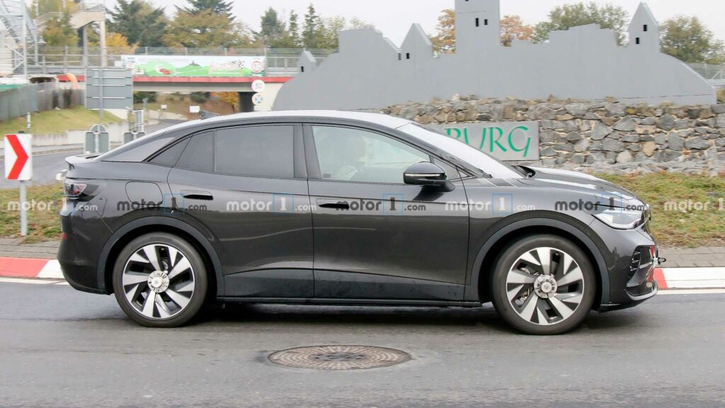 Volkswagen ID.5 kommer snart - men (også) kun i Europa 4 vw id.5 first spy photo side