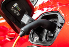 Danskerne er blevet mere elbilsparate, men ... 2 elbiler