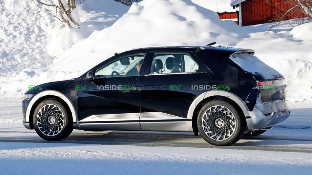 Her er de første billeder af den nye Ioniq 5 fra den virkelige verden 4 hyundai ioniq 5 spied without camouflage