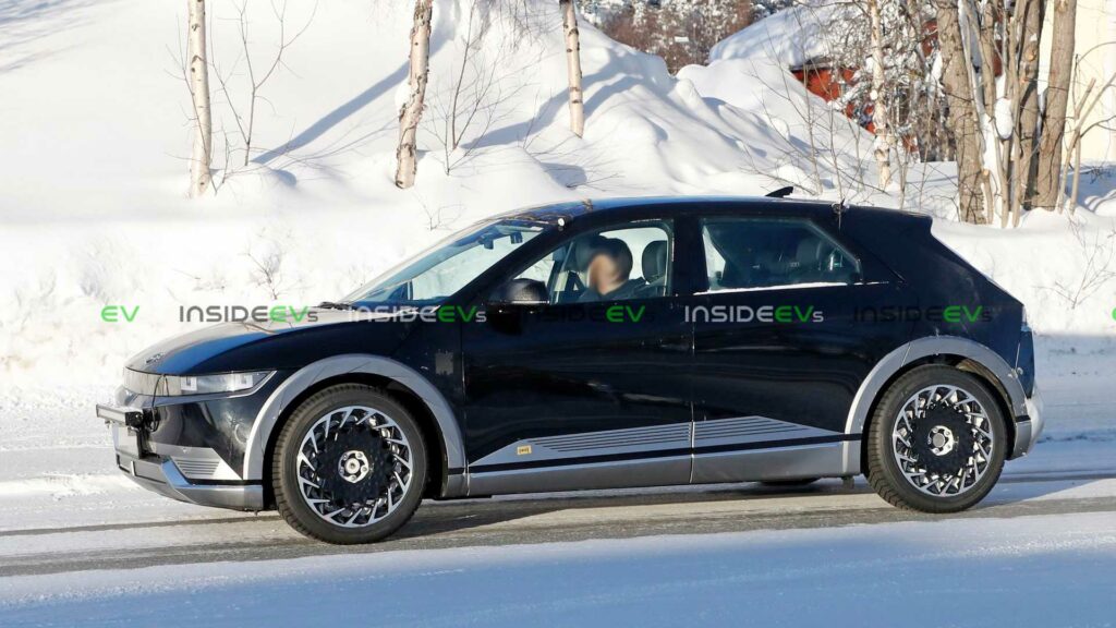 Her er de første billeder af den nye Ioniq 5 fra den virkelige verden 9 hyundai ioniq 5 spied without camouflage