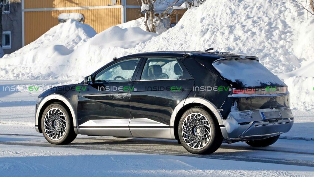 Her er de første billeder af den nye Ioniq 5 fra den virkelige verden 8 hyundai ioniq 5 spied without camouflage 2