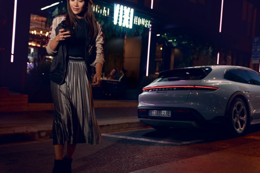 Porsche præsenter 'familieudgave' af Taycan 5 TA21Q2GOD0004 low