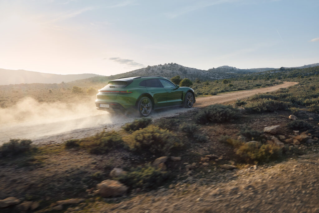 Porsche præsenter 'familieudgave' af Taycan 4 TA21Q2IOX0013 low