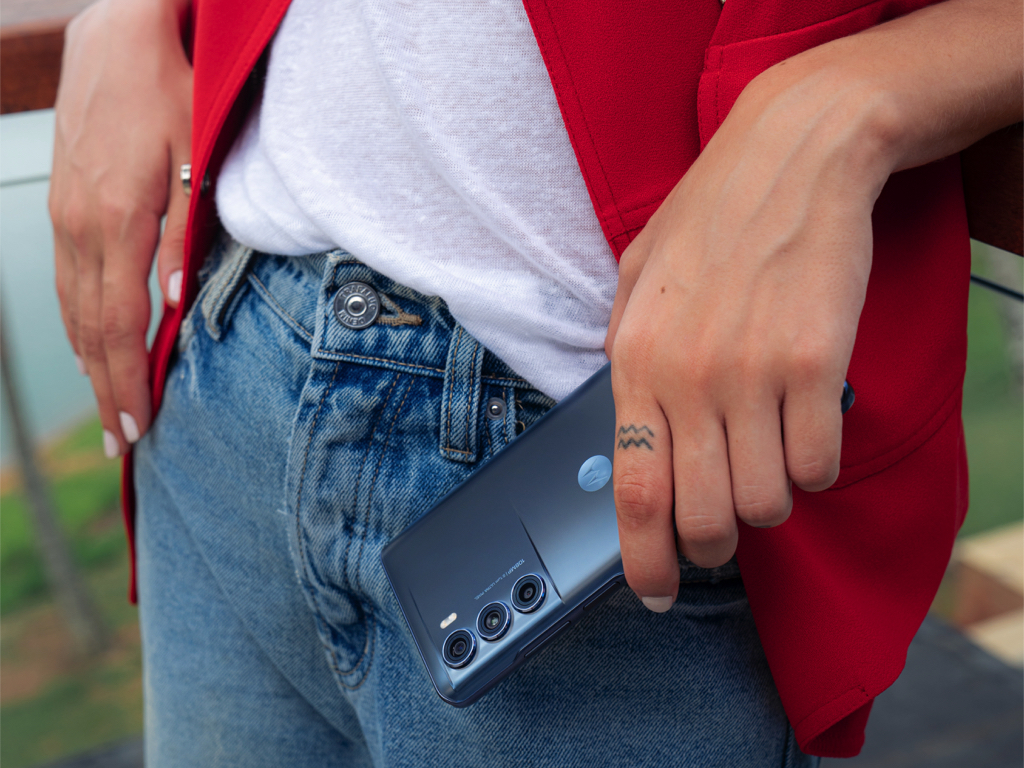 Motorola klar med nyt flagskib: Moto G200 4 Motorola Moto G200 blue