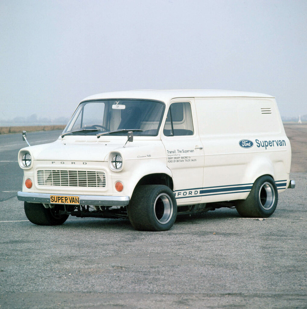 Denne Ford Transit har 2.000 elektriske hestekræfter 3 1971 SuperVan