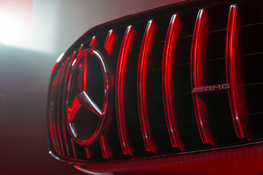 iXOOST og Mercedes AMG i unikt højttalersamarbejde 3 Parte frontale dello speaker AMG di iXOOST