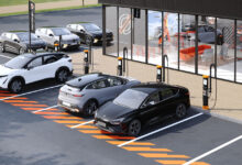 Renault åbner 200 lynladestationer i Europa 4 lynladestationer