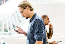 Danskerne ser mere skærm nu end under nedlukningerne 4 mere skærm