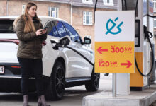 Vi vil gerne oplade elbilen på tankstationen 4 oplade elbilen