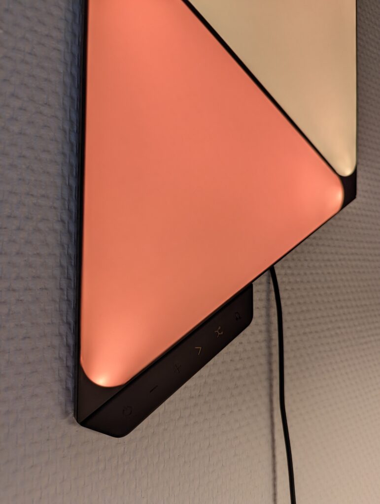 Anmeldelse: Nanoleaf Limited Edition Ultra Black Triangles Smarter Kit 13 PXL 20221124 092856825