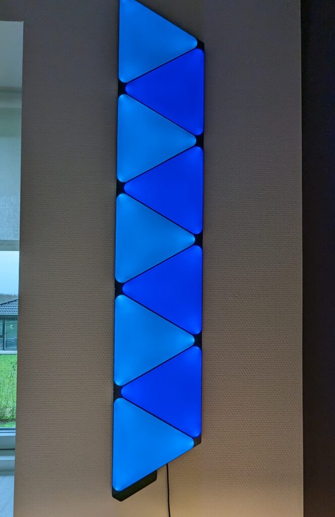 Anmeldelse: Nanoleaf Limited Edition Ultra Black Triangles Smarter Kit 12 PXL 20221124 093343482