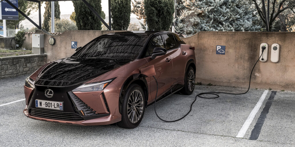 Nu er der dansk pris på Lexus RZ 450e 4 2023 0313 lexus rz 450e 03