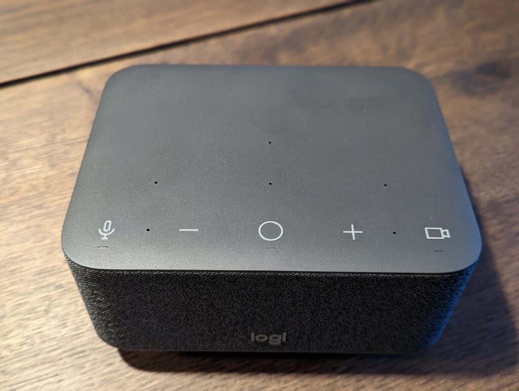 Anmeldelse: Logitech - Logi Dock 6 PXL 20230315 171649694.PORTRAIT
