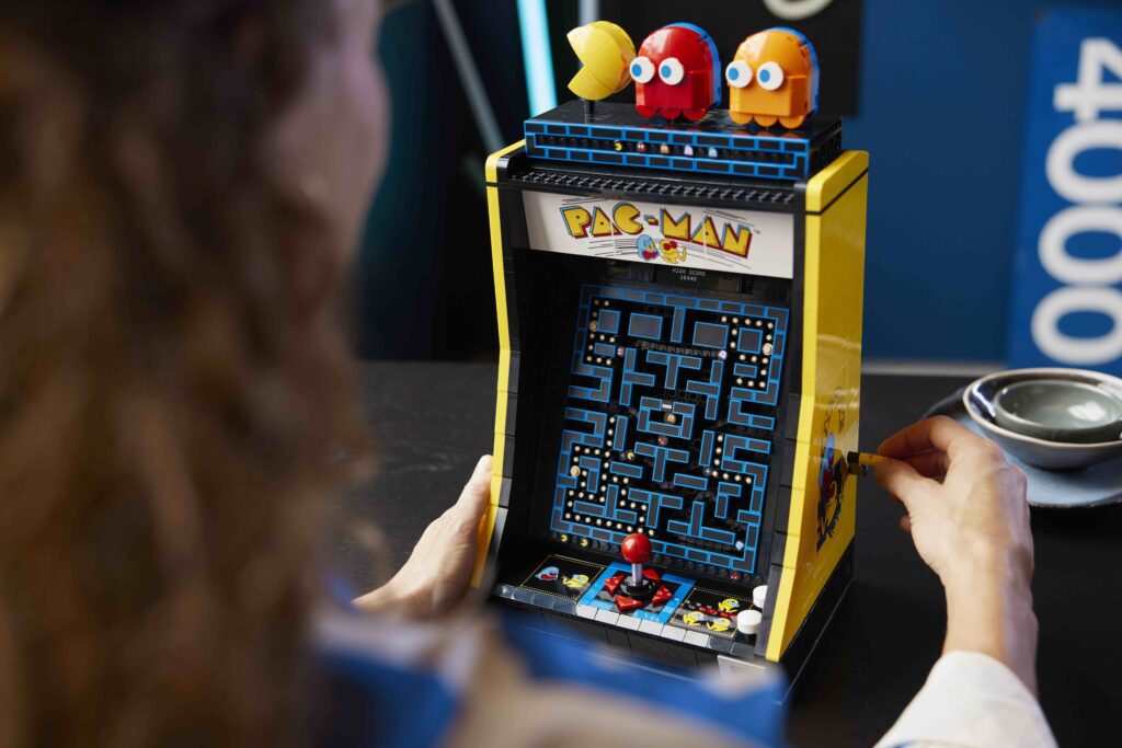 LEGO lancerer Pac-Man arkademaskine 7 10323 Lifestyle 12PAC MAN™ ©Bandai Namco Entertainment Inc