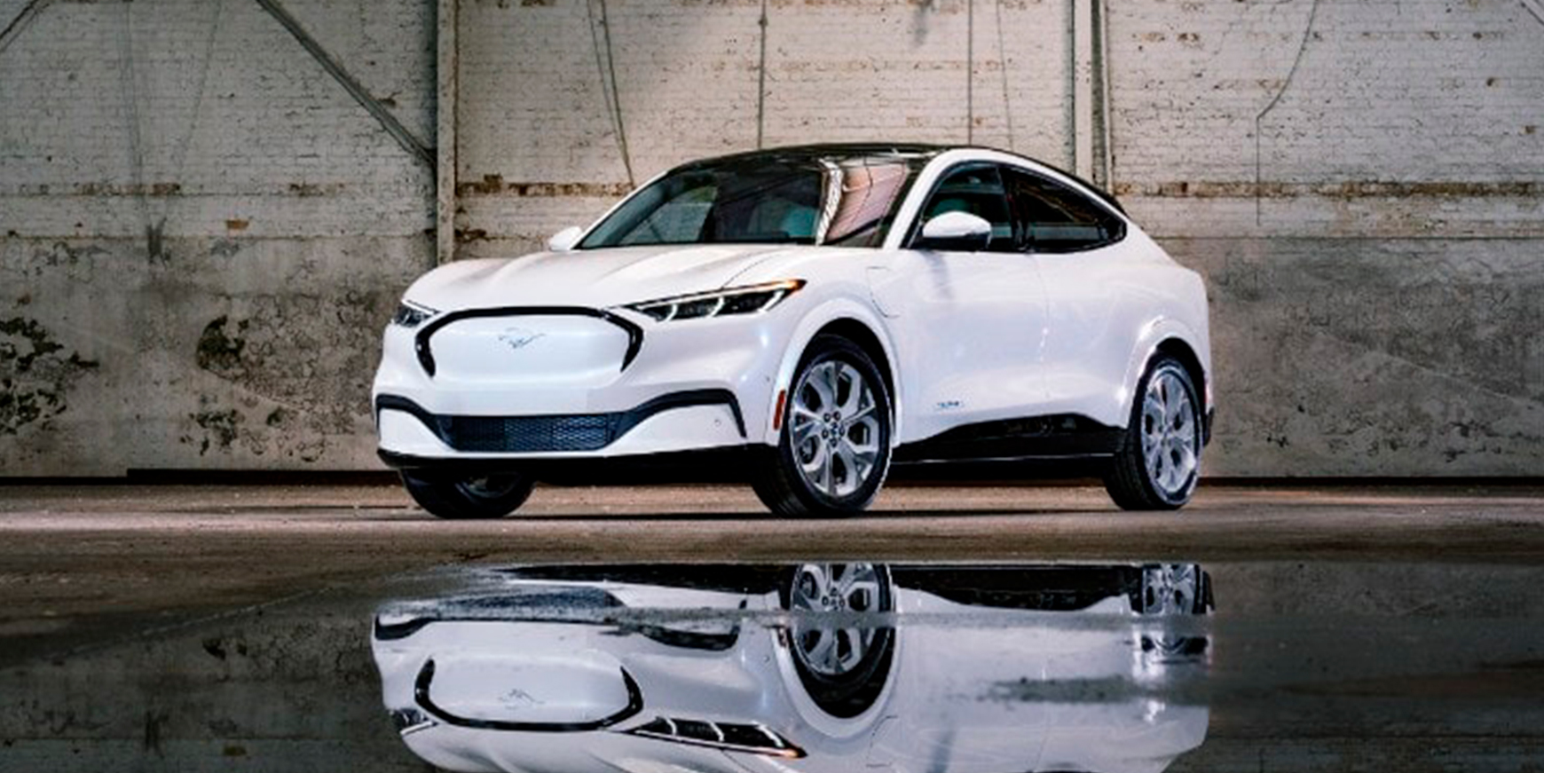 Ford Mustang Mach-E rammes af bremsesvigt 9 håndfri kørsel