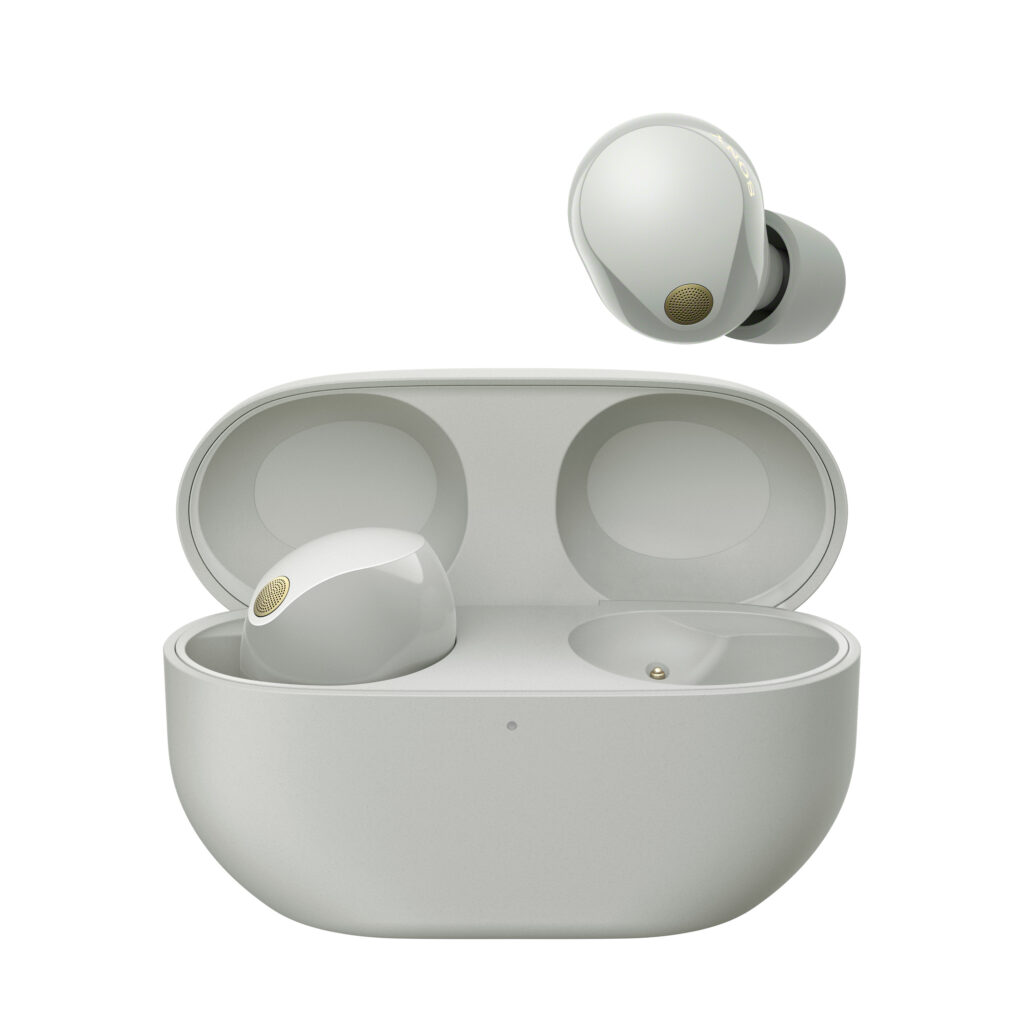 Sony klar med nye in-ear høretelefoner: WF-1000XM5 4 WF 1000XM5 S case open one side out EU Large