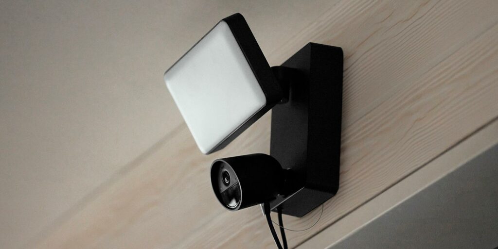 Komplet Philips Hue sikkerhedsløsning lanceret 3 2023 0831 kamera med projektor