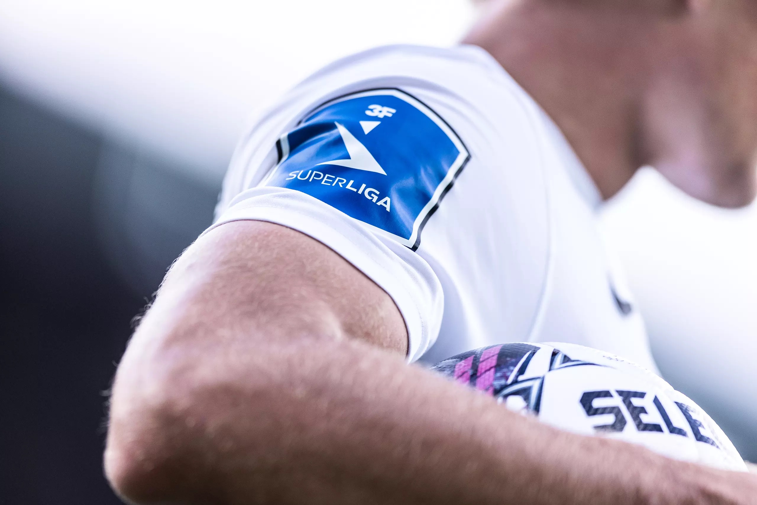 Viaplay og TV 2 snupper Superliga-rettighederne 2 3F Superliga