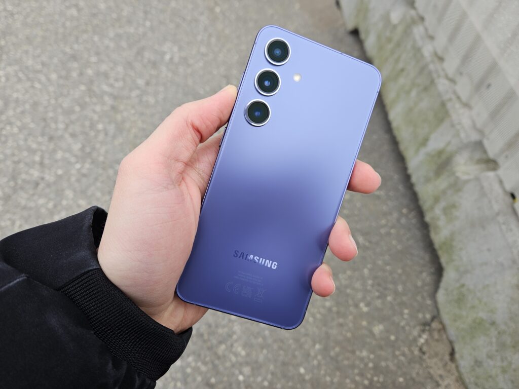 Anmeldelse: Samsung Galaxy S24 5 S24 Cobalt Violet