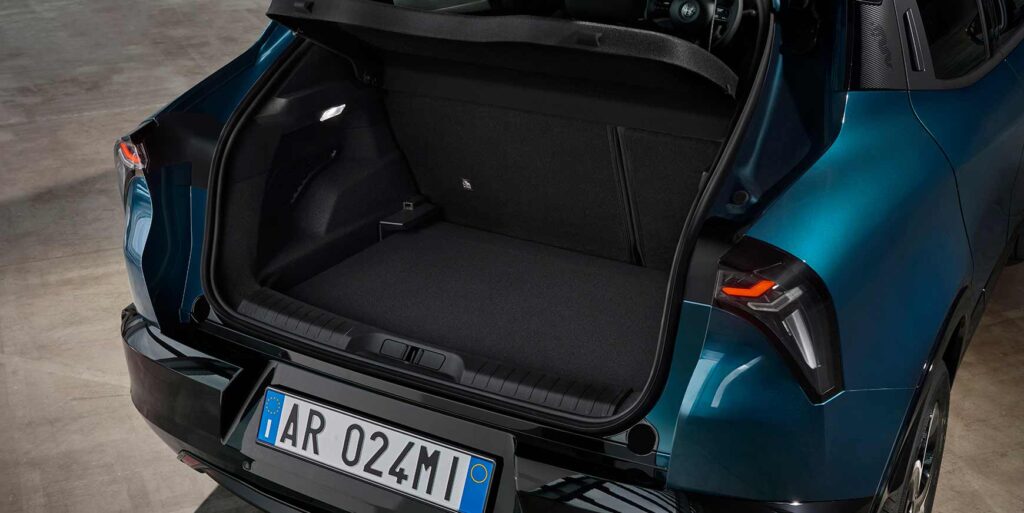 Alfa Romeo klar med konkurrent til Volvo EX30 4 2024 0412 milano 03