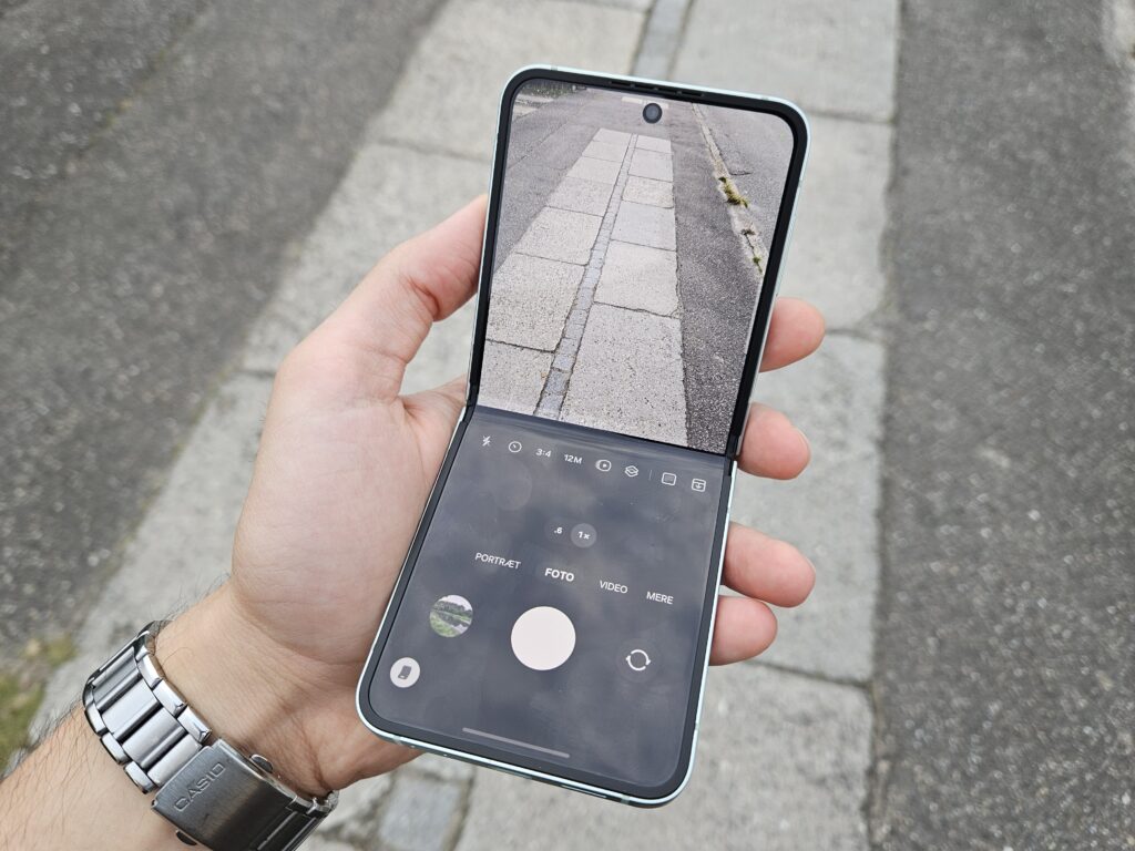 Anmeldelse: Samsung Galaxy Z Flip6 5 Samsung Galaxy Z Flip6 kamera