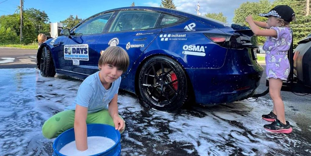 Familie på 5 kørte jorden rundt i deres Tesla Model 3 3 2024 1105 jorden rundt 02