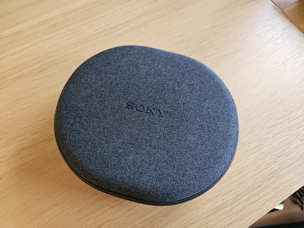 Anmeldelse: Sony ULT Wear 3 Sony ULT Wear etui lukket