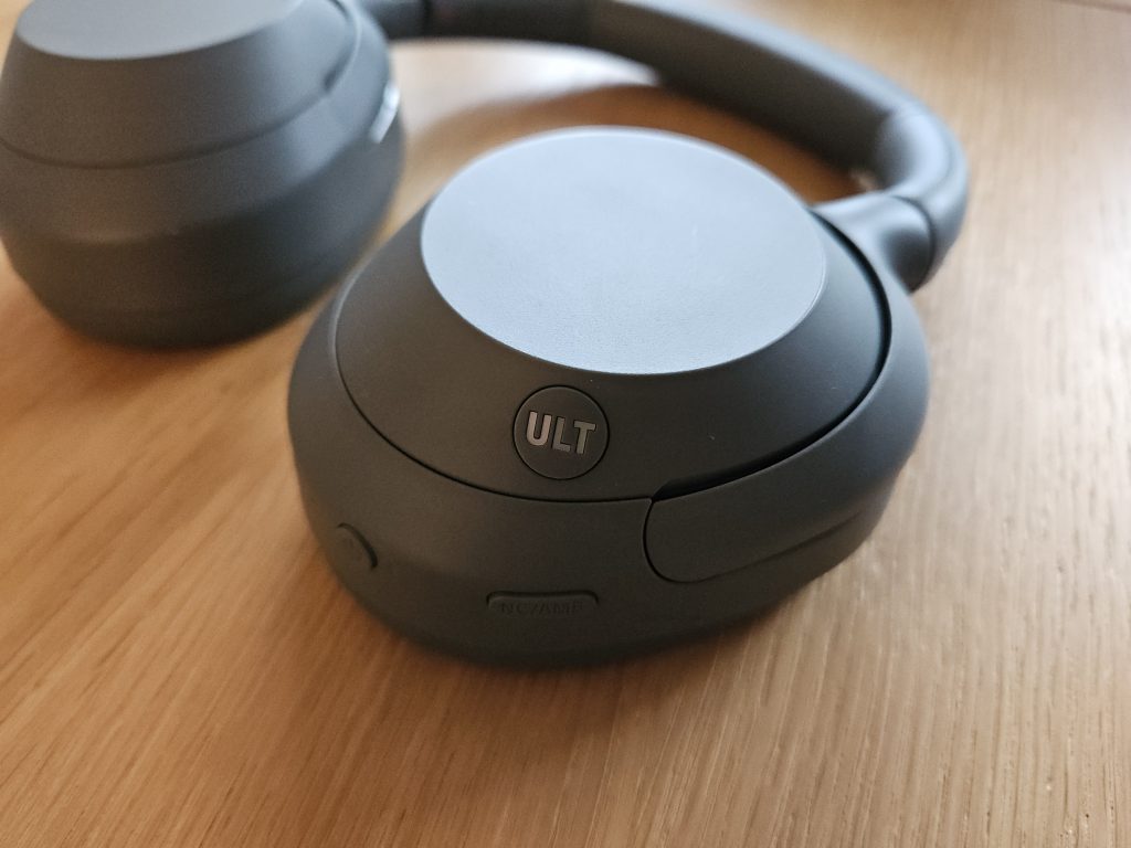 Anmeldelse: Sony ULT Wear 8 Sony ULT Wear knap