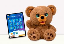 Anmeldelse: Playi Poe the AI Story Bear 2 Poe the AI Story Bear