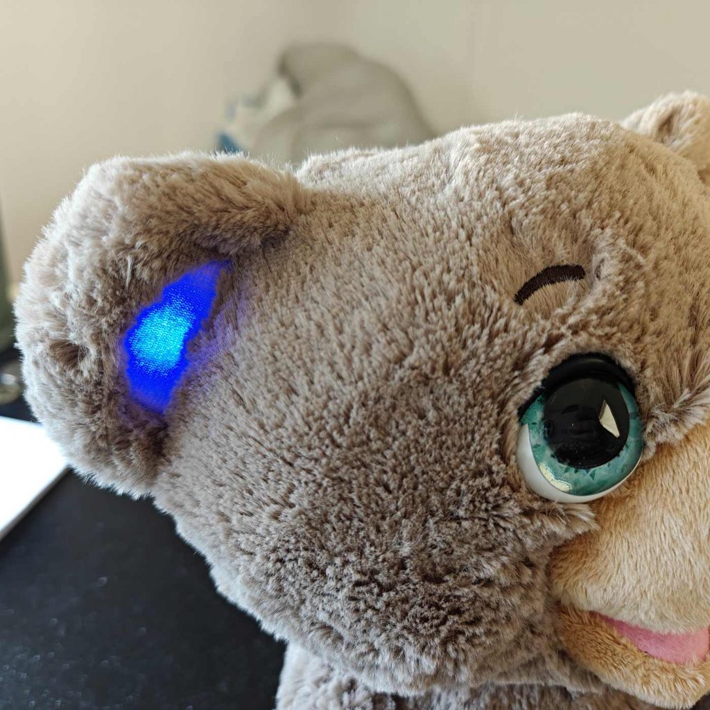 Anmeldelse: Playi Poe the AI Story Bear 3 Poe the AI Story Bear