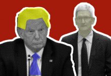 Trump trykker Apples Tim Cook på maven 5 Trump