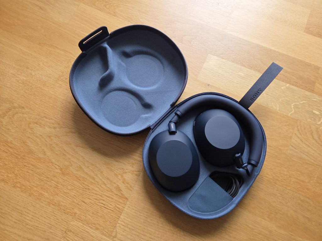 TEST: Sony WH-1000XM6 4 2025062Sony WH 1000XM6 etui aaben6 162947