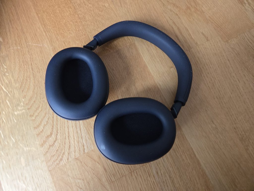TEST: Sony WH-1000XM6 9 Sony WH 1000XM6 bagside