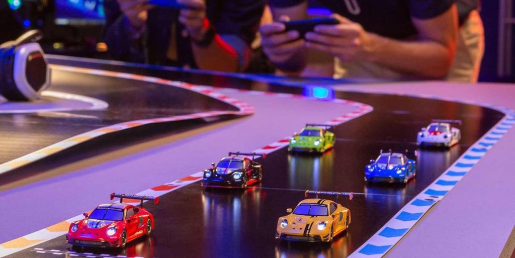 Genopfinder racerbanen – styr dine biler frit med mobilen 2 racerbane