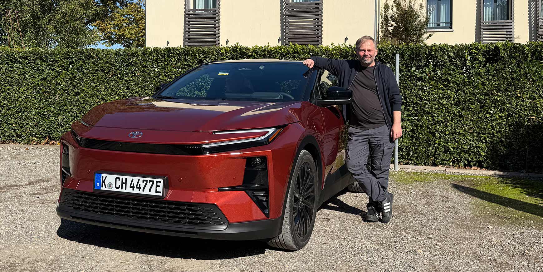 Toyota C-HR+: 609 kilometer, 343 heste – og dansk pris fra 299.990 kroner 7 Årets Bil