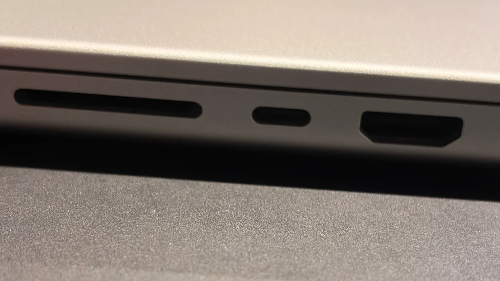 TEST: Apple MacBook Pro M5 4 MacBook Pro M5 2