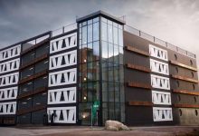 Svenskere bruger udtjente vindmøllevinger til at bygge p-hus 6 vinger