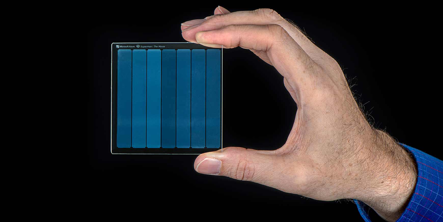 Microsoft vil gemme verdens data i glas i 10.000 år – nu er gennembruddet her 12 glas