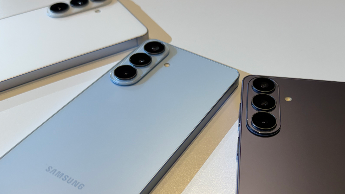 Ny topmobil fra Samsung: S26 har privacy skærm og masser af AI indbygget 8 Tre smartphones i forskellige farver